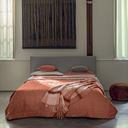 DIALOGO Quilted bedspread